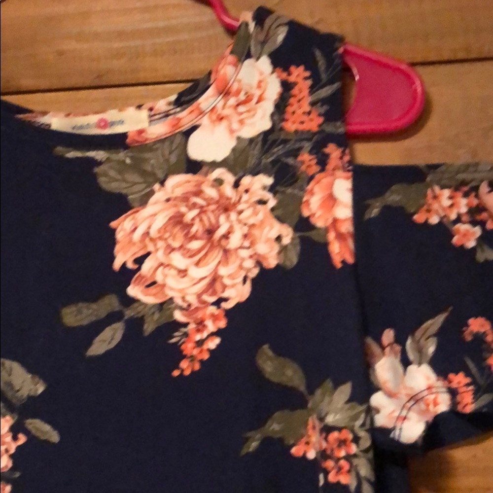 Navy floral tank size small
